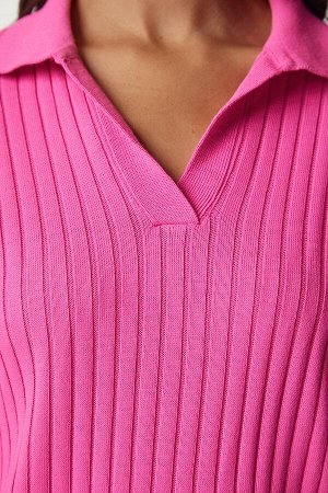 Розовый женский свитер в рубчик с воротником-поло BV00011