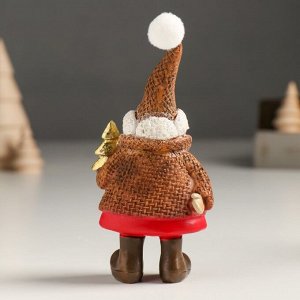 Сувенир полистоун "Дед Мороз в вафельной шубе, колпаке, с подарком/ёлкой" МИКС 5х3,5х11,5 см
