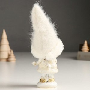 Сувенир полистоун "Малышка в белом наряде со снежинкой, с леденцом/звездой" МИКС 6х5х16 см