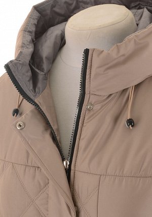 Пальто Материал: 100% полиэстер 
Подкладка: 100% полиэстер 
Утеплитель: синтепон 
Капюшон: есть, не отстегивается 
Удобное легкое пальто для сезона осень-весна. Застежка на центральную молнию + ветроз
