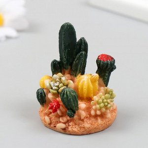 Фигурка для флорариума полистоун «Кактусы на горке», 5x5x7 см