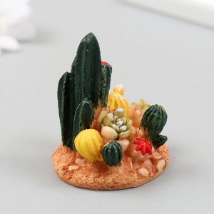 Фигурка для флорариума полистоун «Кактусы на горке», 5x5x7 см