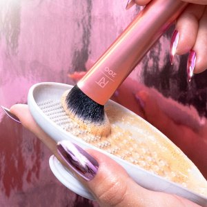 Палетка для очищения кистей Real Techniques Brush Cleansing Palette