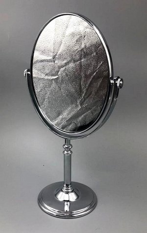 Зеркало 2 зеркальных полотна . с одной стороны увеличительное .
