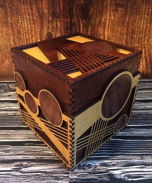 Красивая шкатулка с кружками