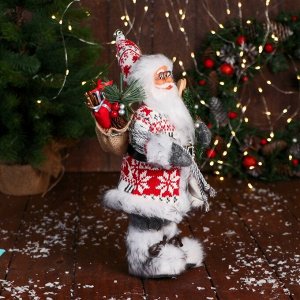 Дед Мороз "В костюме с орнаментом, лыжами и веточками" 31 см, красно-белый