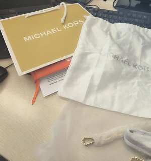Michael cors сумка багет белая