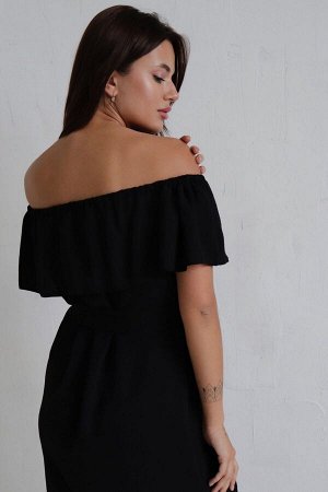 Платье с открытыми плечами чёрное