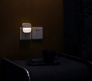 Лампа-ночник в розетку Xiaomi Yeelight Plug-in Night Light-Sensitive Version YLYD09YL