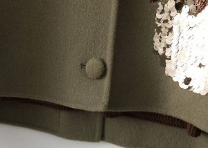 Женское короткое шерстяное пальто с декором из пайеток