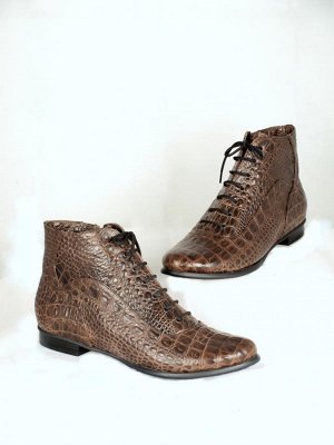Модные коричневые ботинки на низком каблуке