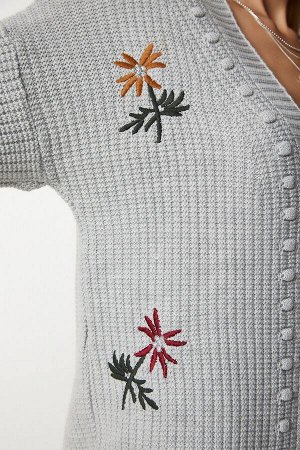 Женский серый кардиган из фактурного трикотажа с цветочной вышивкой KG00002
