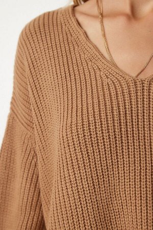 Женский базовый вязаный свитер оверсайз с v-образным вырезом бисквитного цвета MX00130