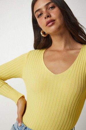 Женская желтая базовая блузка в рубчик с v-образным вырезом BV00096