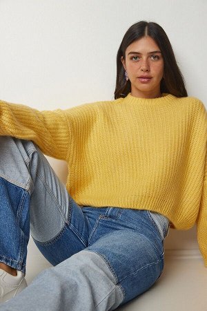 Женский базовый трикотажный свитер желтого цвета с объемными рукавами BV00098