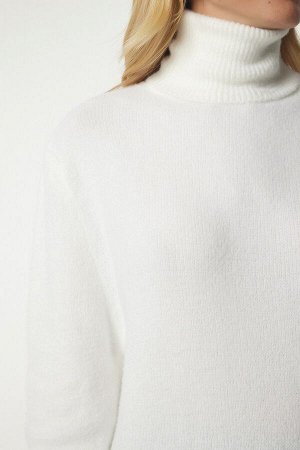 Женский свитер из мягкого текстурированного трикотажа с водолазкой цвета экрю mx00140