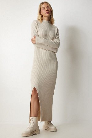 Женское длинное трикотажное платье бежевого цвета с разрезом и воротником YY00163
