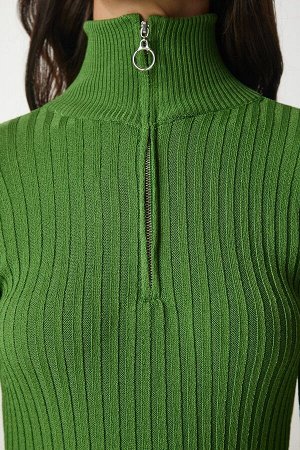 Женская зеленая блузка из трикотажа в рубчик на молнии с высоким воротником BV00093