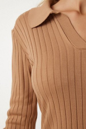 Женский свитер бисквитного цвета с воротником-поло в рубчик из трикотажа BV00011