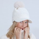 Женская теплая шапка с козырьком