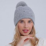 Женская теплая шапка с бубоном