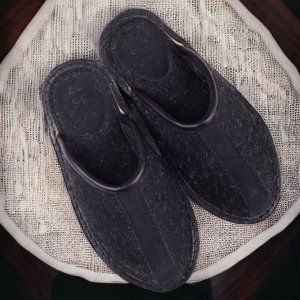 Тапочки войлочные без пятки Bogts (44-45, черный). Монголия