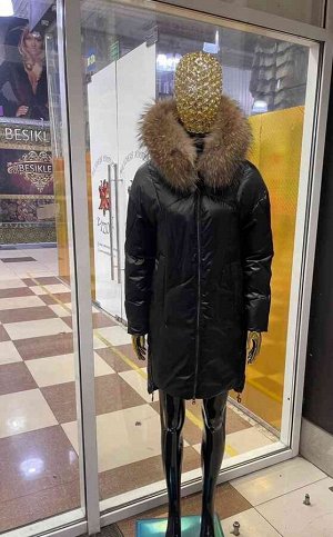 Куртка женская Зима Наполнитель нейсулин Натуральный мех енот Длина 90 см