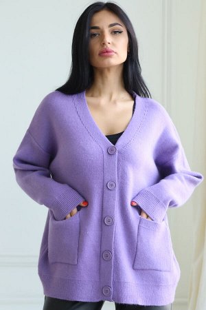 Пуловер Ткань: | п/э 60%, вискоза 30%, эластан 10% Женский пуловер с V-образным вырезом на пуговицах в стиле "oversize" с накладными карманами. Удобный пуловер модной цветовой палитры позволит Вам выг