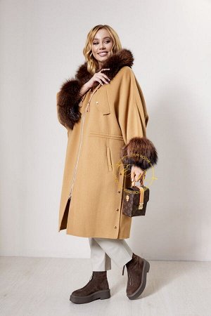Кашемировое пальто с капюшоном и мехом енота