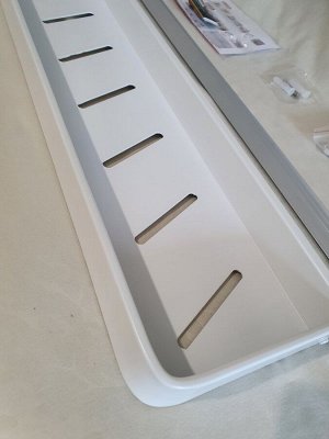 Белая (молочный) металлическая полка с крючками для ванной, кухни, 50 см