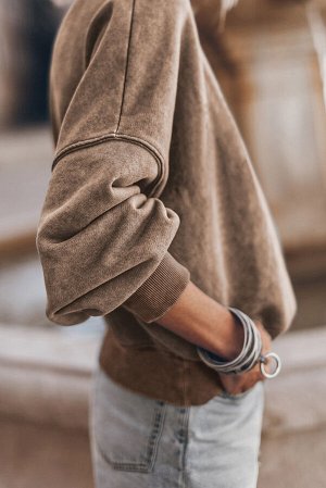 Коричневая толстовка-пуловер с круглым вырезом и заниженным плечом