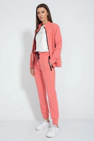 Костюм Костюм Kivviwear 3048305105 коралловый 
Состав: ПЭ-15%; Хлопок-85%;
Сезон: Осень-Зима
Рост: 170

Спортивный костюм из трехниточного футера высшего качества с карманами на молнии. Костюм состои