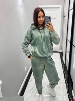 Женский спортивный костюм