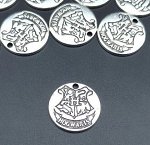 Подвеска металлическая &quot;Hogwarts/Хогвартс&quot;, 20*20 мм