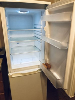 Холодильник двухкамерный. В отличном состоянии