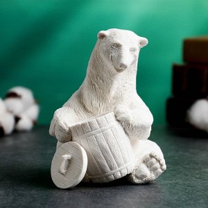 Фигура "Медведь белый с бочонком" 12,3см