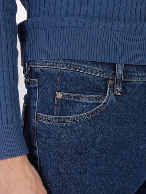 Джинсы Удобные мужские джинсы прямого кроя из плотного хлопка с добавкой эластана. Посадка высокая.
Рост:
                									 34
Цвет:&nbsp;
					
						
								темно-синий						
					
Состав:&