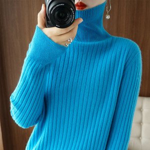 Красивый свитер с узором