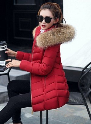 Женская куртка, с меховым воротником на капюшоне, цвет темно-красный