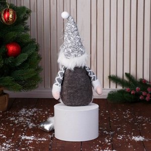 Игрушка мягкая «Дед Мороз в костюме с ремешком» 15x39 см, бело-серый
