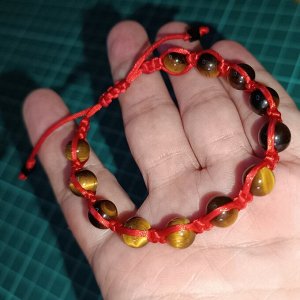 Тигровый глаз в красном