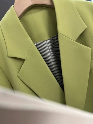 Пиджак Женский прямой однобортный пиджак свободного кроя с длинными рукавами со стандартной линией плеч и застежкой на пуговицы станет ярким и женственным элементом для стильных кэжуал образов, плотна