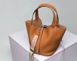 Сумка Мягкая сумка из натуральной кожи  размер 22 см*22 см *17 см