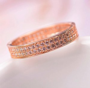 Кольцо Позолоченное розовым золотом 750 пробы (18K Gold Plated) кольцо c супер блестящими прозрачными многогранными фианитами! Цвет Российского золота, один в один, не отличить!