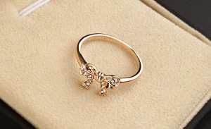 Кольцо Позолоченное розовым золотом 750 пробы (18K Gold Plated) кольцо c супер блестящими прозрачными австрийскими кристаллами Swarovski Stellux! Цвет Российского золота!