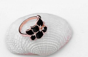 Кольцо Позолоченное розовым золотом 750 пробы (18K Gold Plated) кольцо в виде красивой черной орхидеи с рассыпанными прозрачными австрийскими кристаллами Swarovski Stellux в середине бутона! А лепестк