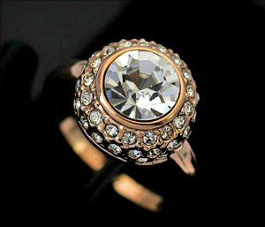 Кольцо Позолоченное розовым золотом 750 пробы (18K Gold Plated) кольцо c супер блестящими прозрачными австрийскими кристаллами Swarovski Stellux! Цвет Российского золота, один в один, не отличить!