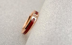 Кольцо Позолоченное розовым золотом 750 пробы (18K Gold Plated) кольцо с эмалью и супер блестящими прозрачными многогранными фианитами!