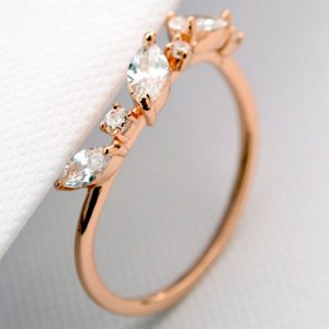 Кольцо Позолоченное розовым золотом 750 пробы (18K Gold Plated) кольцо c супер блестящими прозрачными многогранными фианитиками!