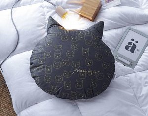 Подушка с кошачьими ушами